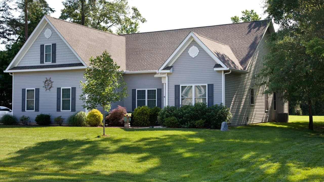 3 Reasons Why Your Lawn Looks Worse in June – And How the Experts Recommend Turning It Around