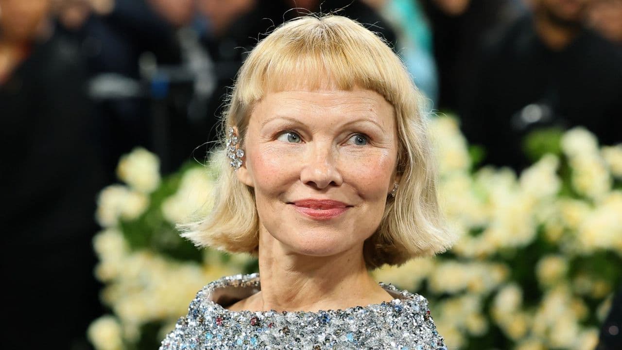 Pamela Anderson's Early 2000s Backyard Predicted The Biggest Outdoor Furniture Trend of 2026