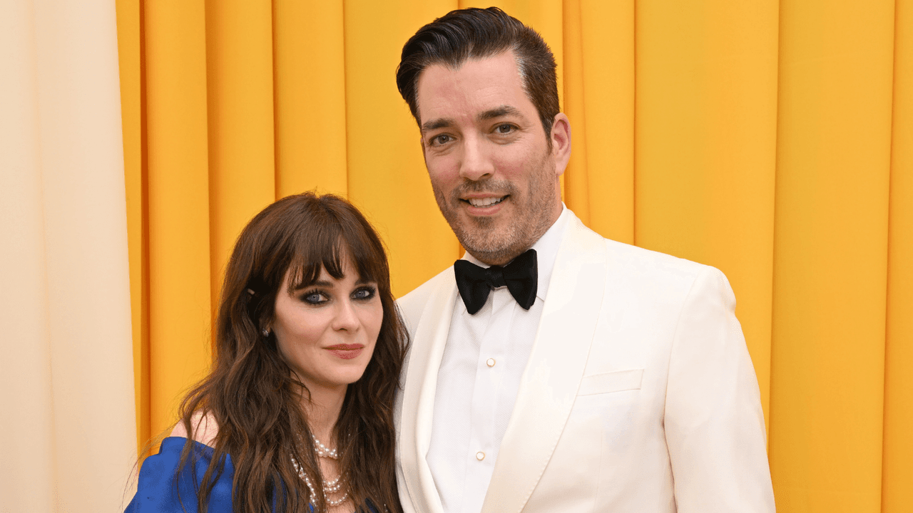Zooey Deschanel Reimagines Antique-Style Decor With a Dark Green Sofa That Redefines Modern Living – It's Unexpected and Designer-Approved