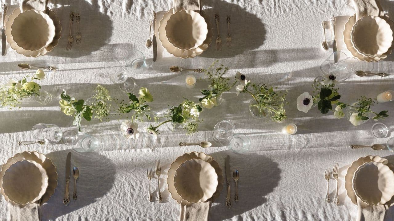 5 Mistakes Making Your Outdoor Table Setting Look Cheap – Avoid Them This Summer with These Easy Fixes