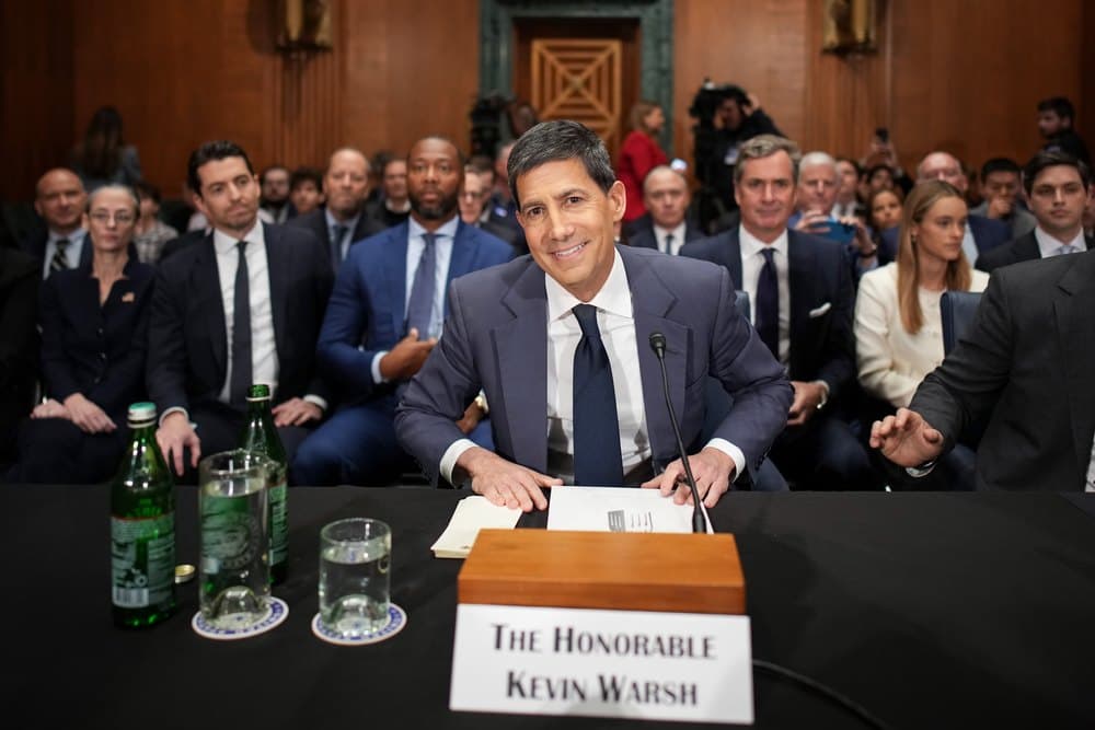 Fed Official Warns of Interest Rate Hike if Inflation Doesn't Cool