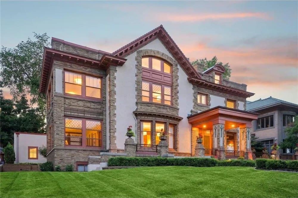 'Haunted' Civil War-Era Octagon Mansion Hits the Market in Virginia for Under $300K