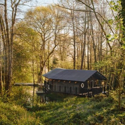 Built Works Wraps Yogi's Cabin in East Sussex with Charred Wood