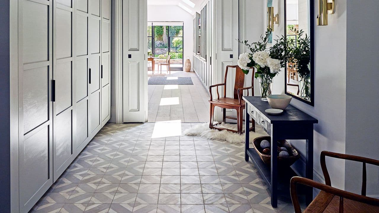 Say Goodbye to Standard Shoe Storage – This Clever Vertical Organizer Trend Is Replacing It and Doubling Entryway Space